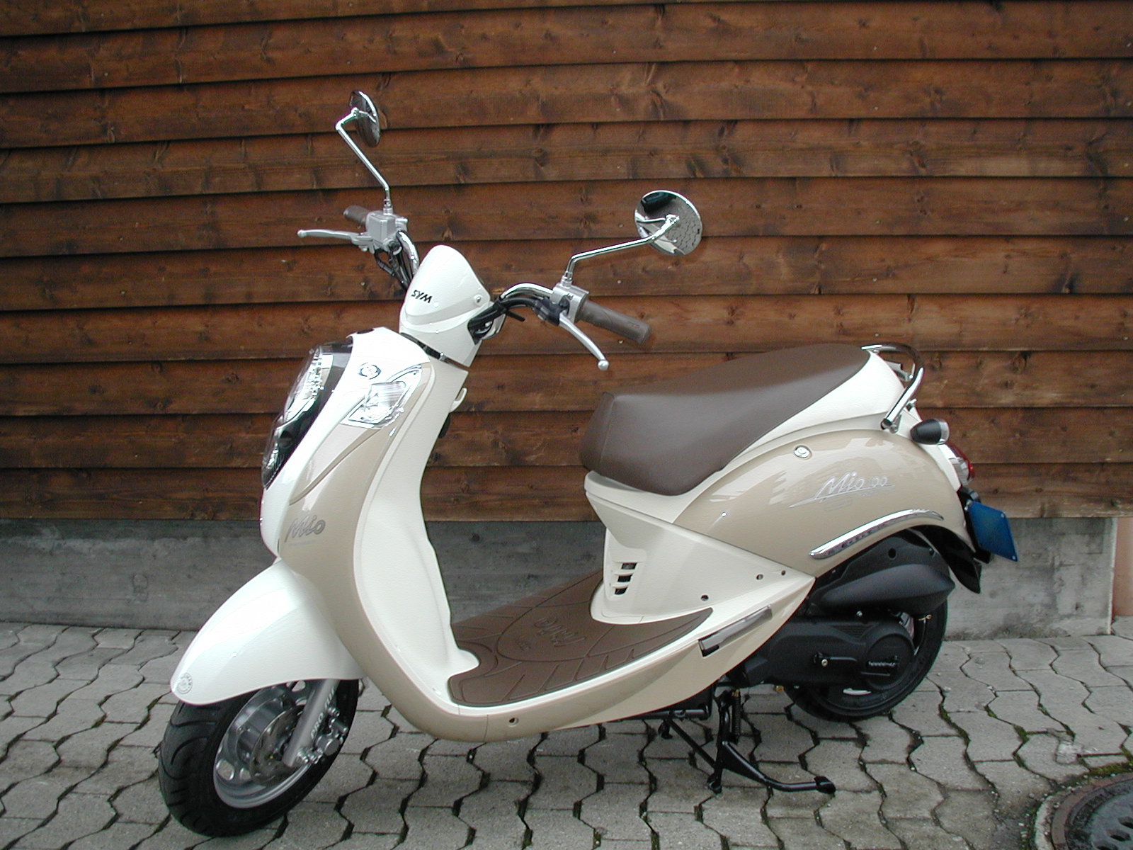 Фото скутера SYM Mio 50